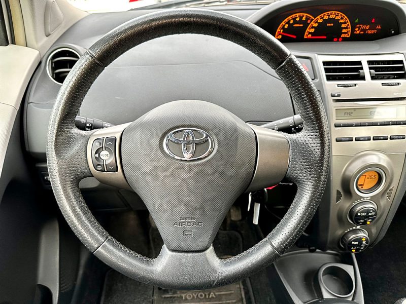 TOYOTA YARIS 2010