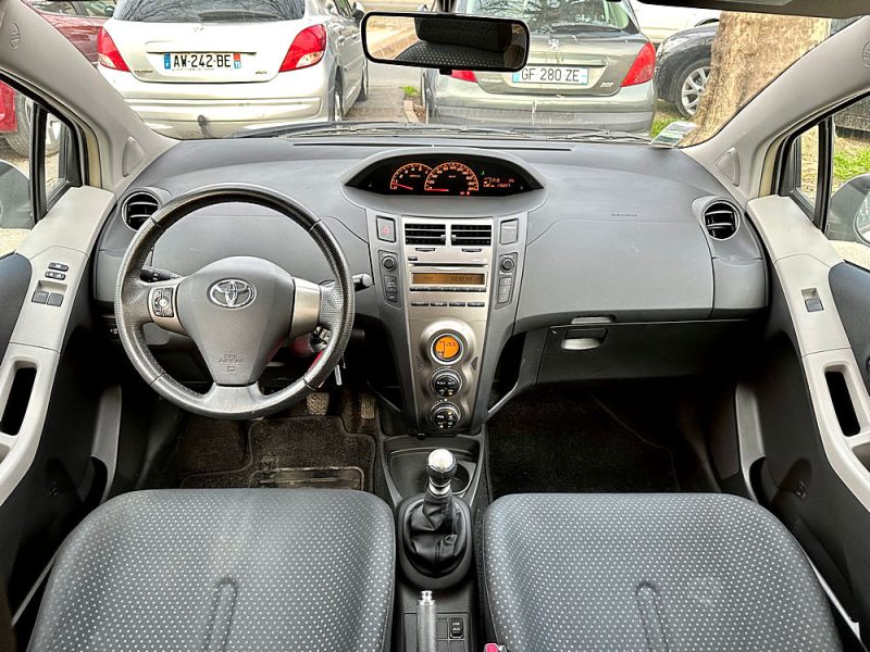 TOYOTA YARIS 2010