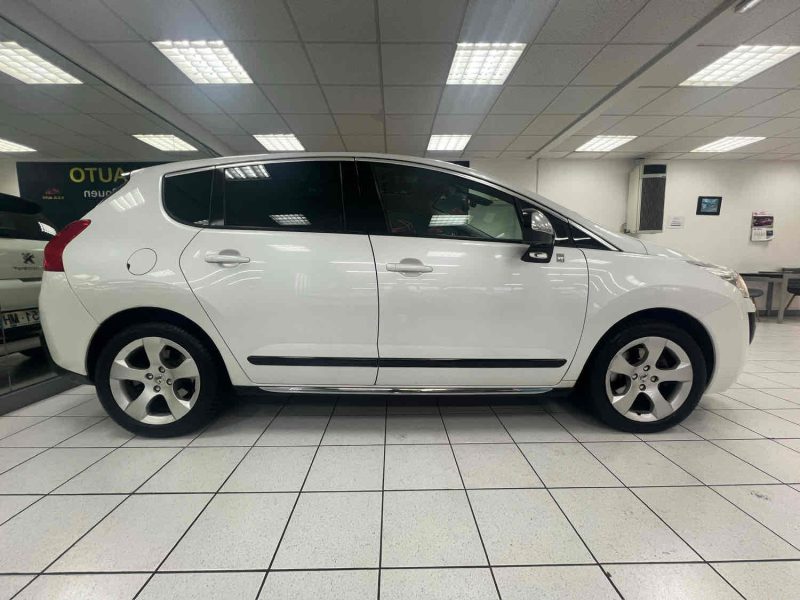 PEUGEOT 3008 2.0 HDi Hybrid4 200cv