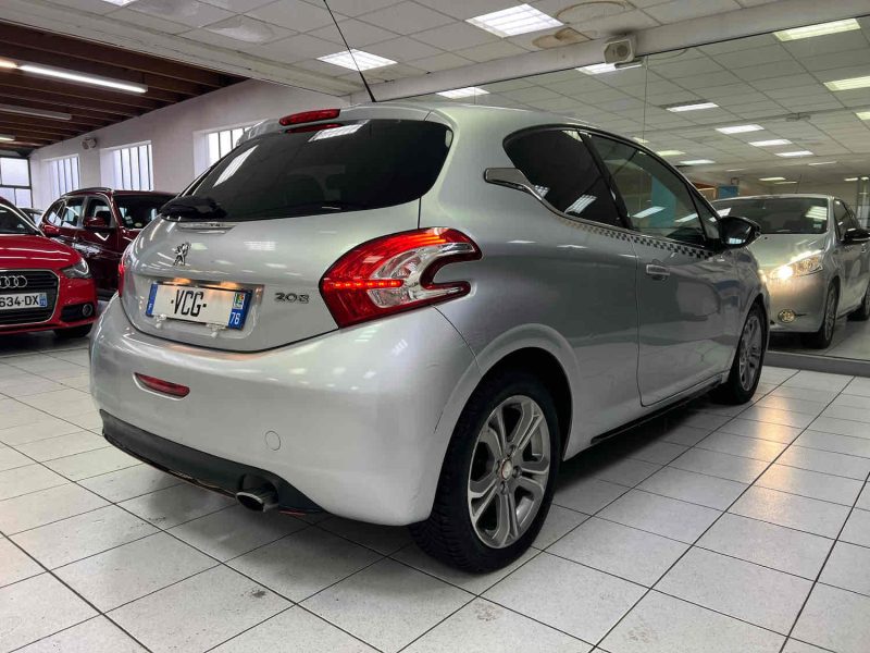 PEUGEOT 208 1.2 VTI 82cv