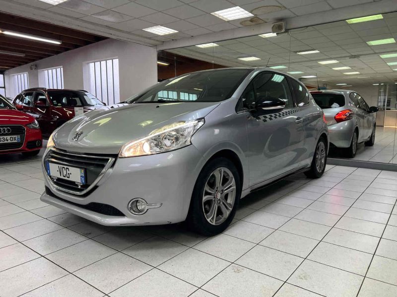 PEUGEOT 208 1.2 VTI 82cv