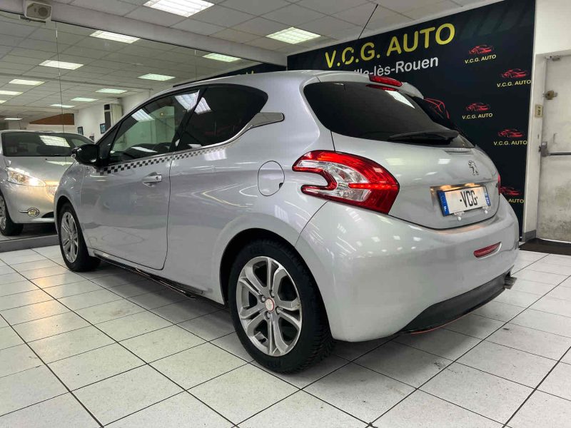 PEUGEOT 208 1.2 VTI 82cv