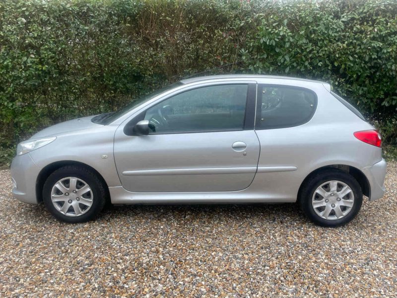 PEUGEOT 206+ 2011 1.4 i (73Ch)