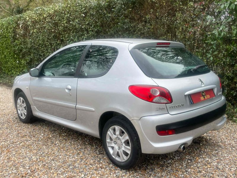 PEUGEOT 206+ 2011 1.4 i (73Ch)