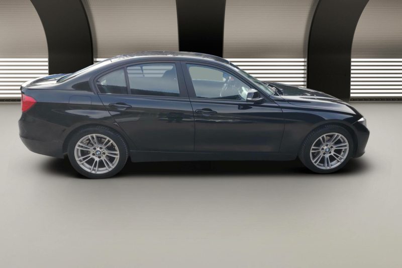 BMW Série 3 (F30) 318d  143ch Business