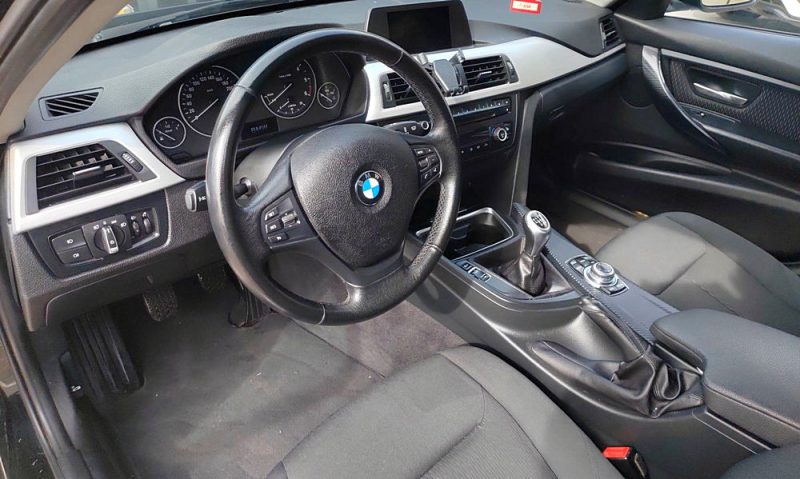 BMW Série 3 (F30) 318d  143ch Business