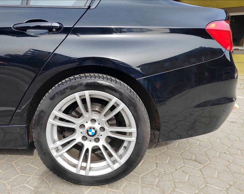 BMW Série 3 (F30) 318d  143ch Business