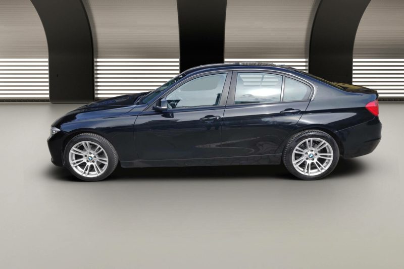 BMW Série 3 (F30) 318d  143ch Business