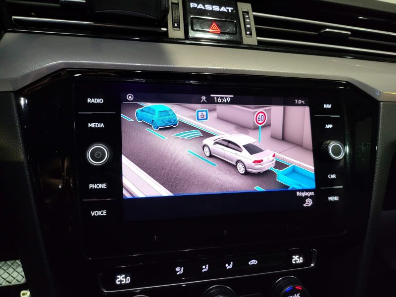 VOLKSWAGEN PASSAT 1.6 TDI 120cv Confortline DSG7 / APPLE CARPLAY/CAMERA DE RECUL/DETECTION DE COLLIS