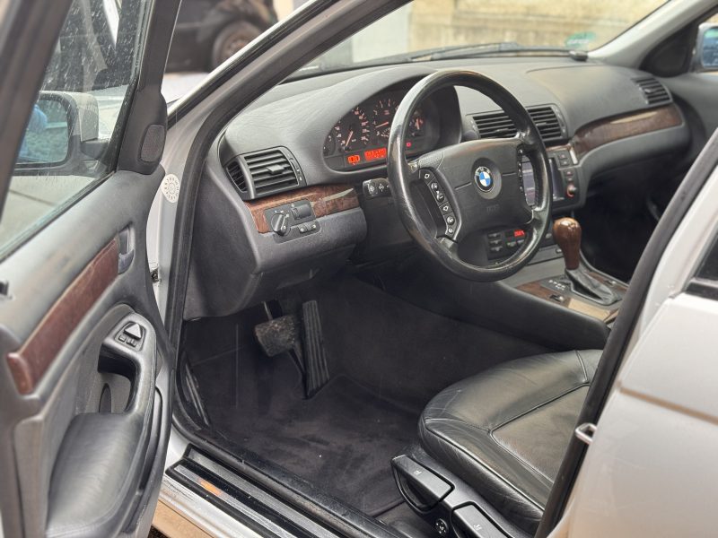 BMW SERIE 3 325i BOITE AUTOMATIQUE PAYEZ EN 4 X ! 