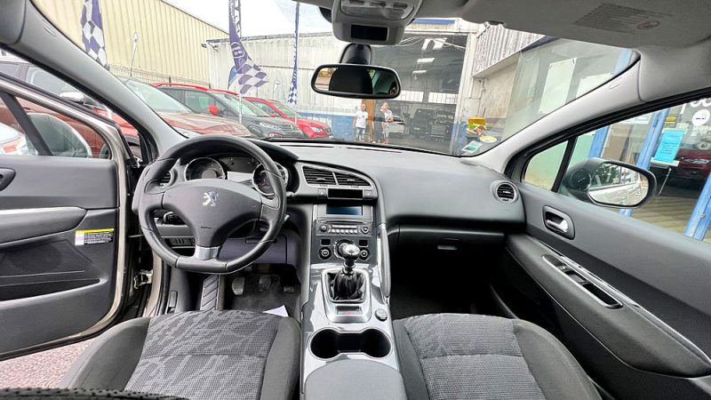 PEUGEOT 3008 1.6 HDI 115ch Allure