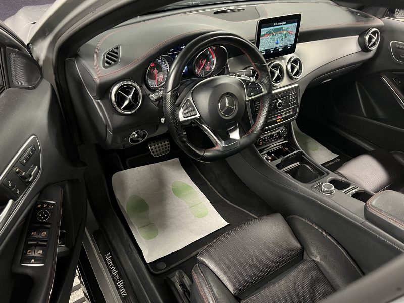 MERCEDES-BENZ GLA 200D FASCINATION 2.2D 136 PACK AMG / TOIT OUVRANT APPLE CARPLAY 7G-DCT