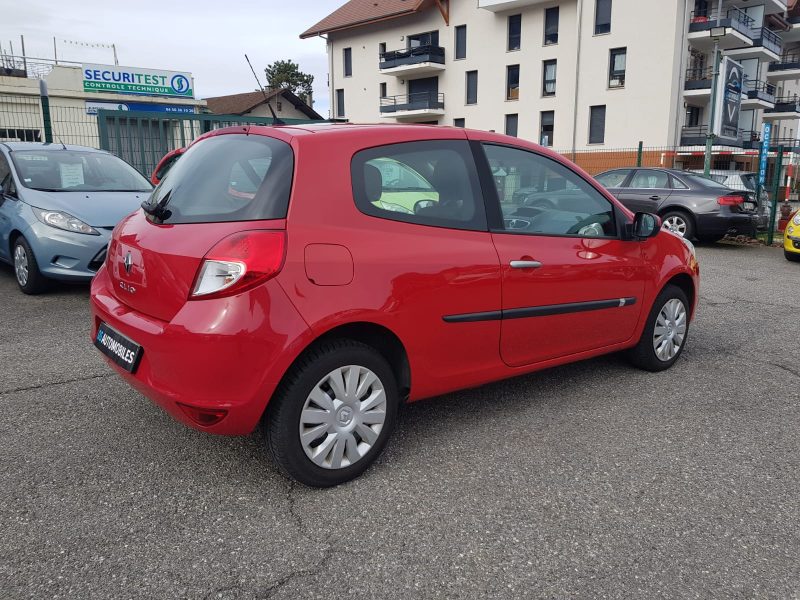 RENAULT  CLIO III 1.2i 75CV AUTHENTIQUE 