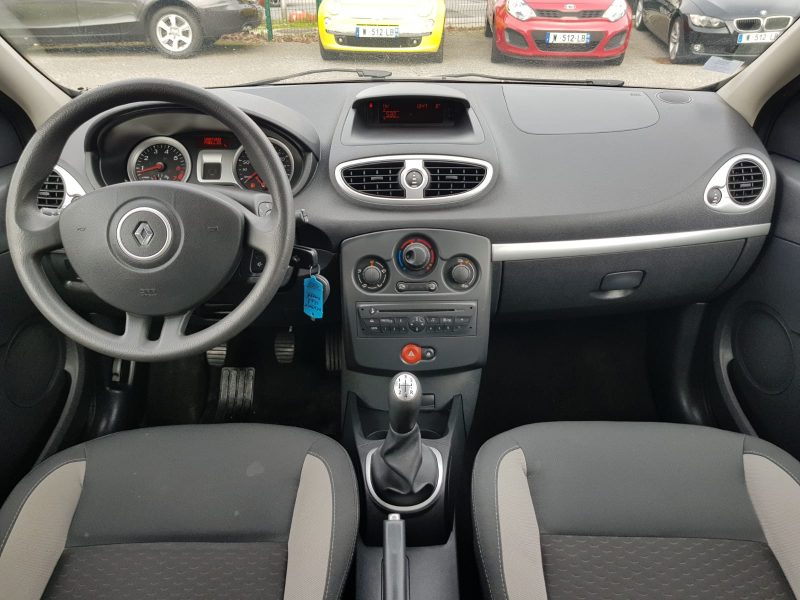 RENAULT  CLIO III 1.2i 75CV AUTHENTIQUE 