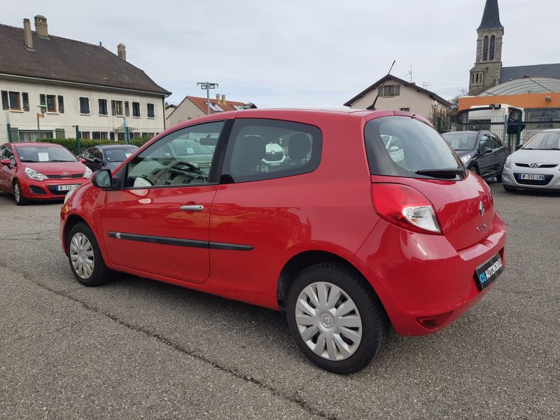 RENAULT  CLIO III 1.2i 75CV AUTHENTIQUE 