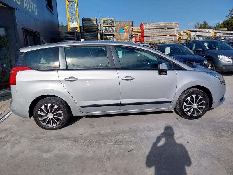 PEUGEOT 5008 1.6 HDi 110 Confort