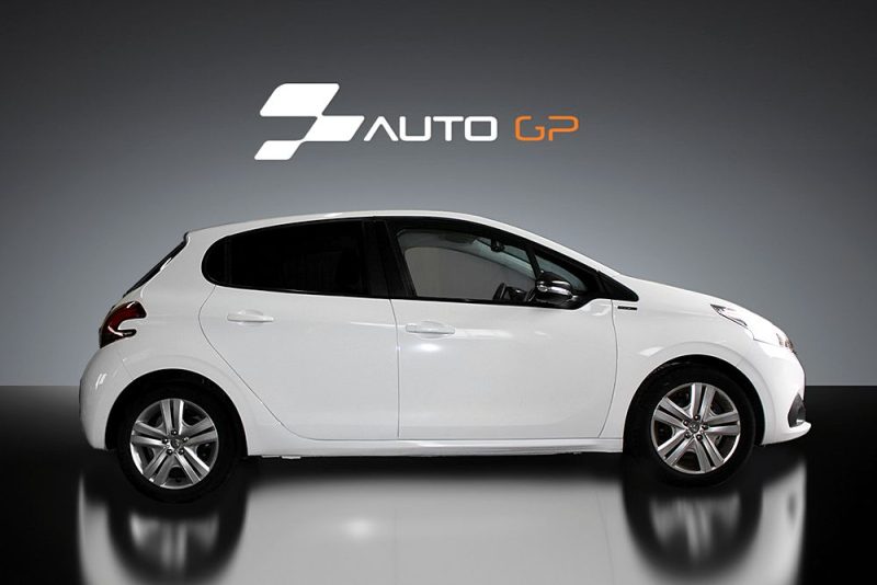 PEUGEOT 208 2019