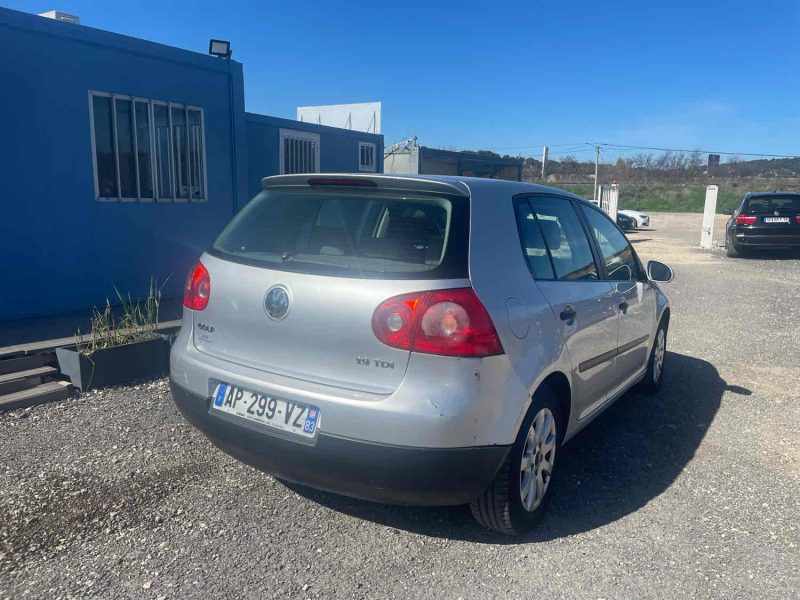 VOLKSWAGEN GOLF 2004