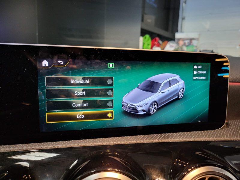 MERCEDES-BENZ CLASSE A 180d 116cv AMG Line 7G-DCT / APPLE CARPLAY/SIEGES CHAUFFANT/CAMERA DE RECUL