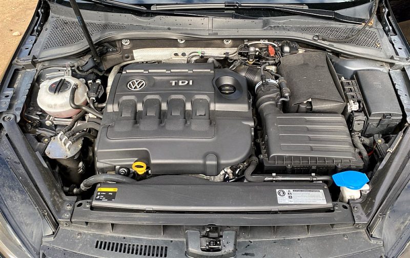 Volkswagen Golf VII 2.0 GTD 184ch Sport and sound + Palettes au volant