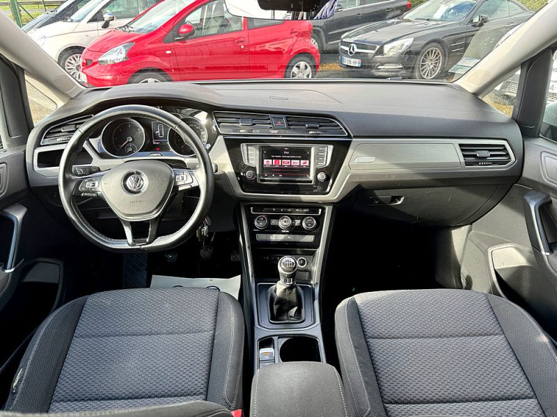 VOLKSWAGEN TOURAN 2015