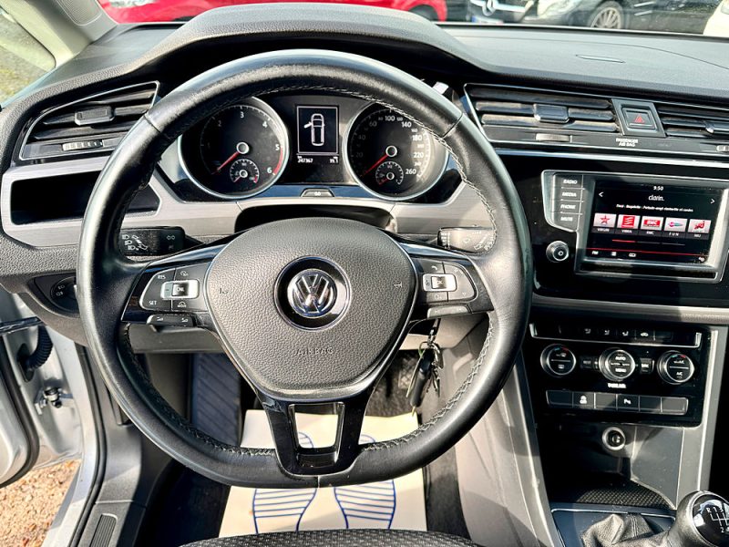 VOLKSWAGEN TOURAN 2015