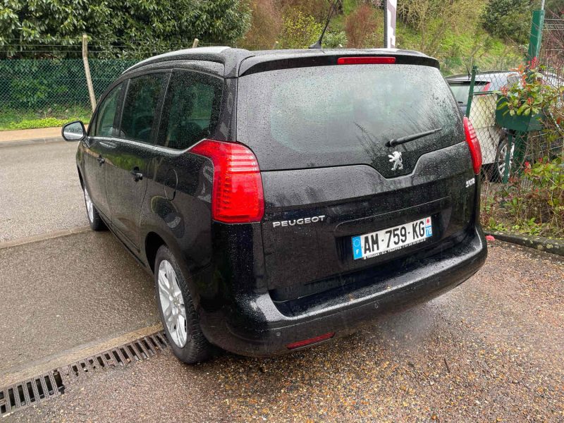 PEUGEOT 5008 2.0HDI 150CV