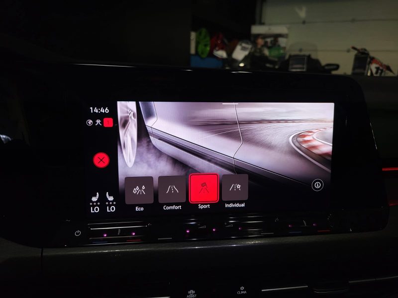 VOLKSWAGEN GOLF VIII GTI 2.0 TSI 245cv DSG7 / APPLE CARPLAY/TOIT OUVRANT/CHARGEUR A INDUCTION