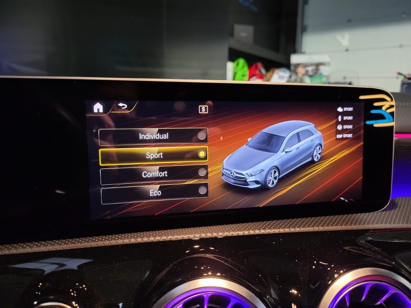 MERCEDES-BENZ CLASSE A 200 163cv AMG Line 7G-DCT / APPLE CARPLAY/AFFICHAGE TETE HAUTE/SIEGES CHAUFFA