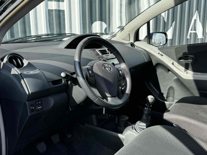 TOYOTA YARIS 2011