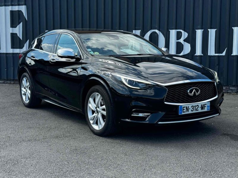 INFINITI Q30 