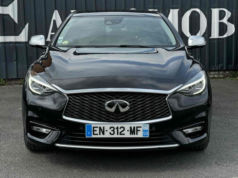 INFINITI Q30 