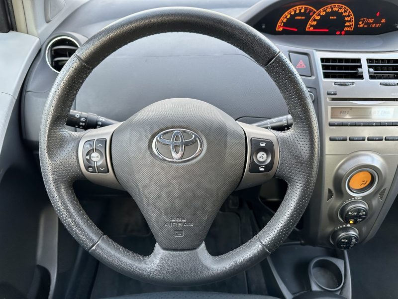 TOYOTA YARIS 2011