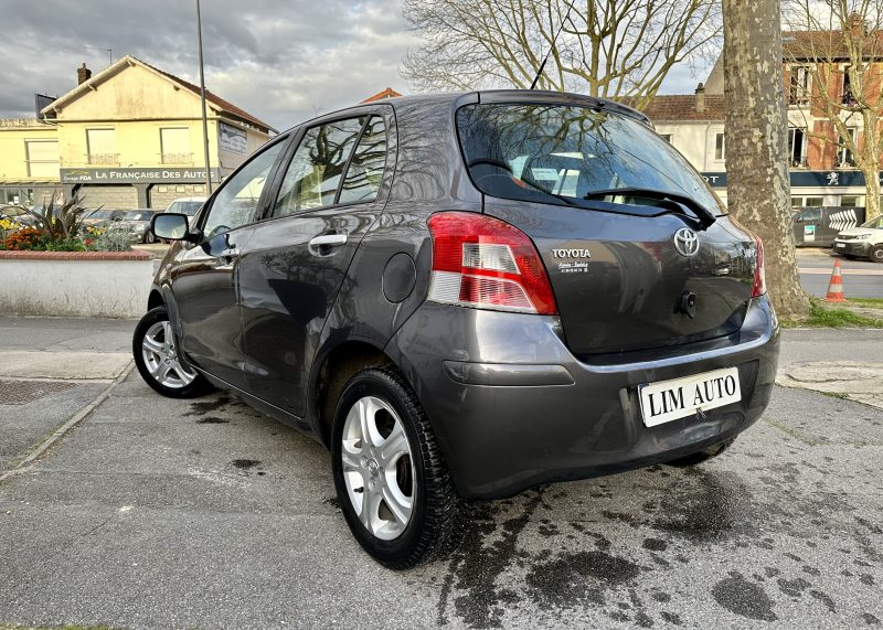 TOYOTA YARIS 2011