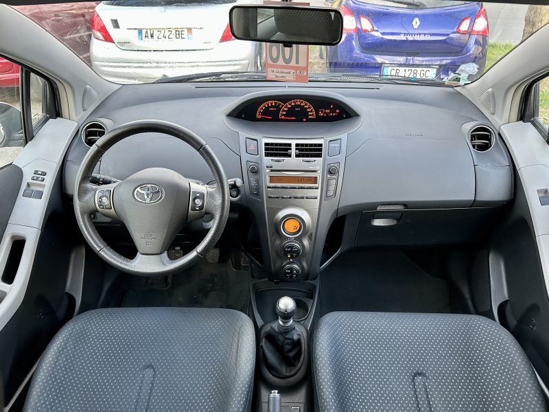 TOYOTA YARIS 2011