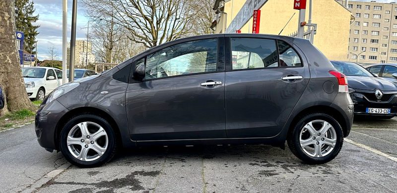 TOYOTA YARIS 2011