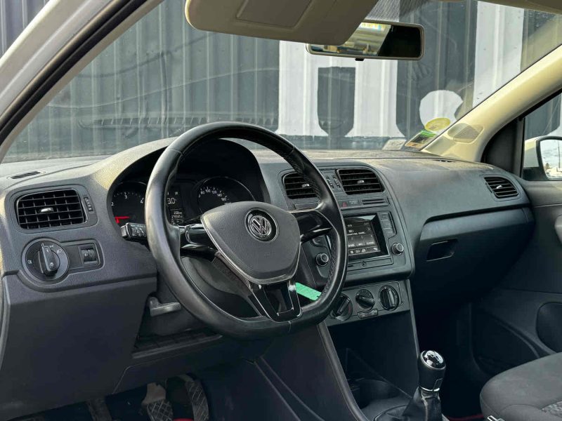 VOLKSWAGEN POLO V 2015