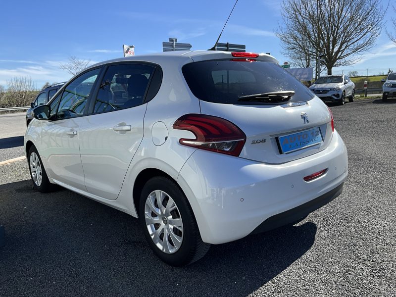 PEUGEOT 208 2015