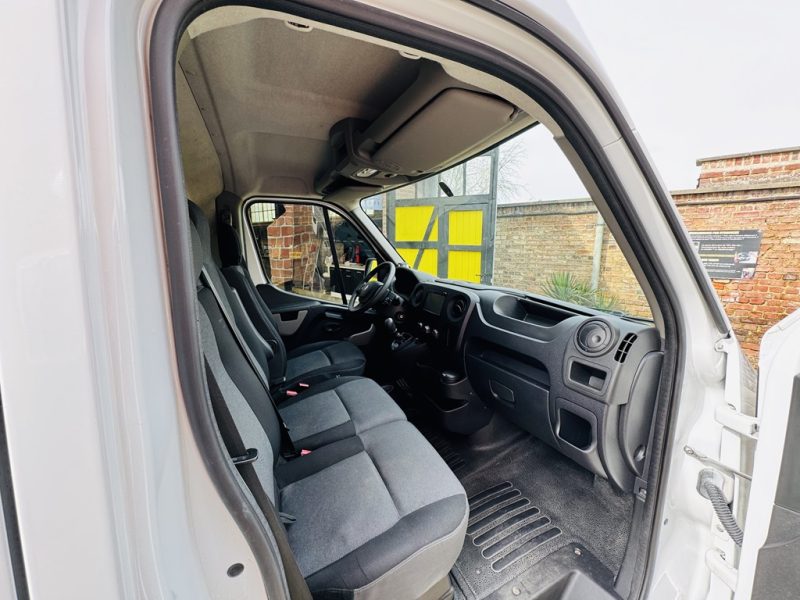 RENAULT MASTER III Camionnette 2018