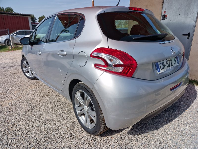 PEUGEOT 208 1,4HDI 68CH ALLURE 2012