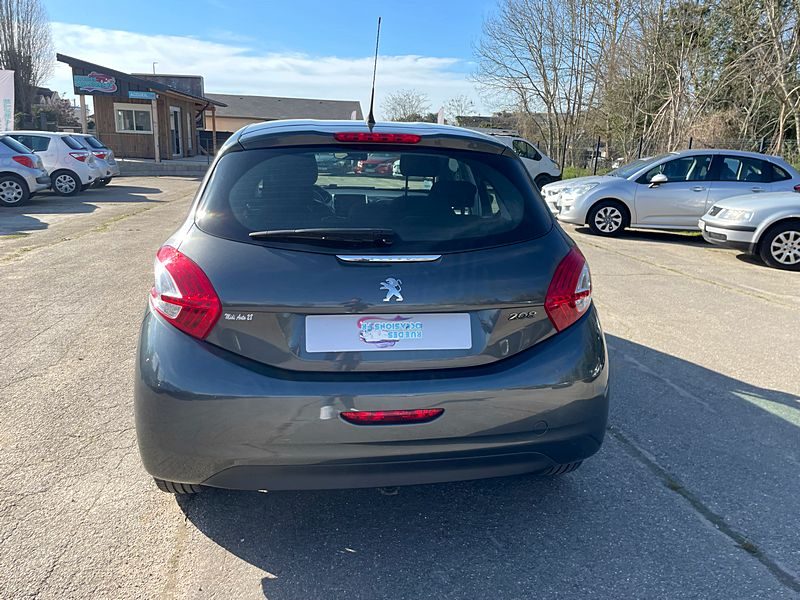 PEUGEOT 208 2014