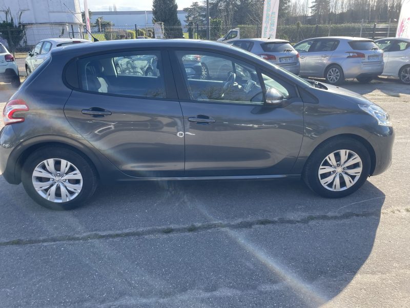 PEUGEOT 208 2014