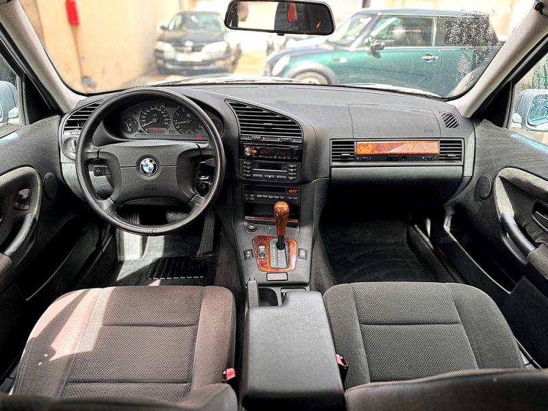 BMW 328I  E36  WORD LINE BOITE AUTOMATIQUE PAYEZ EN 4X !