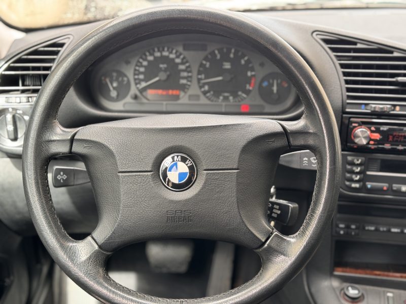 BMW 328I  E36  WORD LINE BOITE AUTOMATIQUE PAYEZ EN 4X !