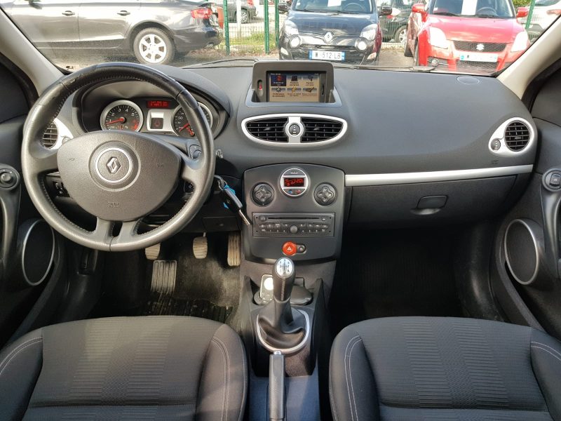 RENAULT CLIO III 1.2i 75CV TOMTOM