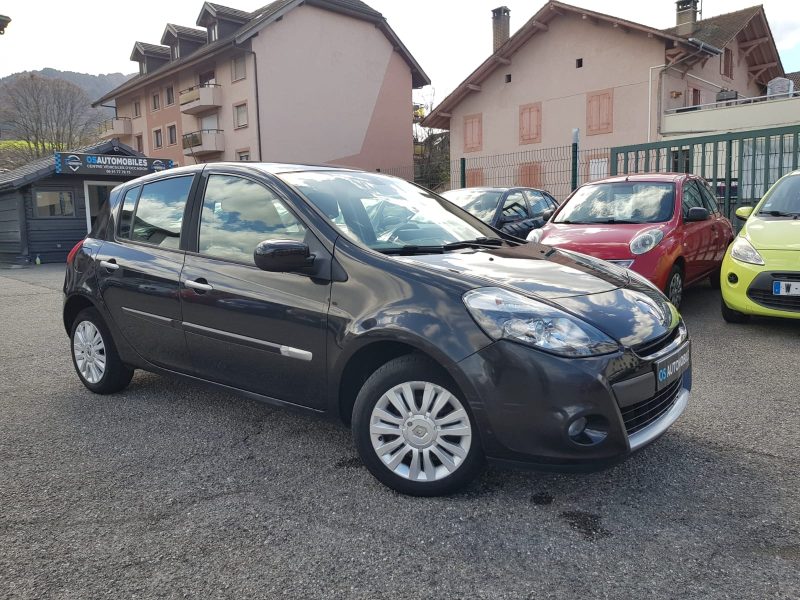 RENAULT CLIO III 1.2i 75CV TOMTOM