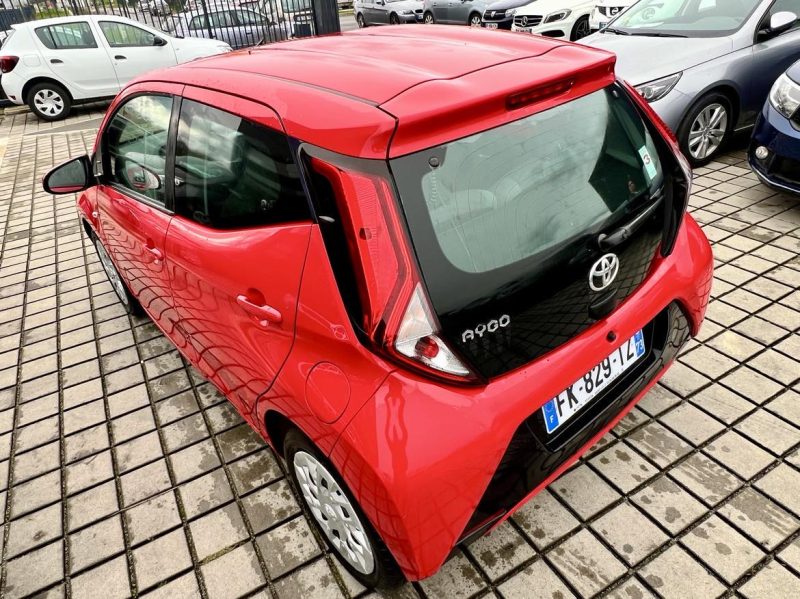 TOYOTA AYGO 1.0 75CH VVT-I X-PLAY APP