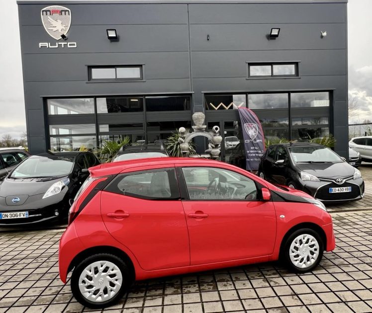 TOYOTA AYGO 1.0 75CH VVT-I X-PLAY APP