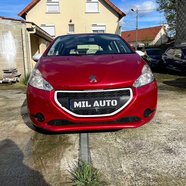 PEUGEOT 208 2015