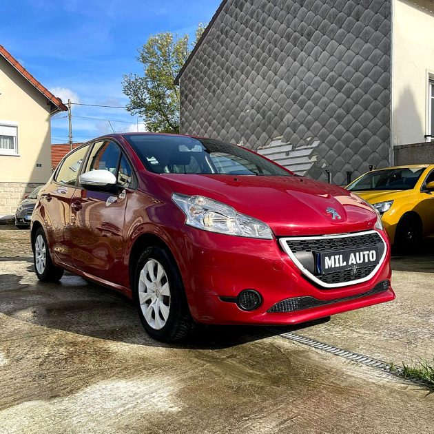 PEUGEOT 208 2015